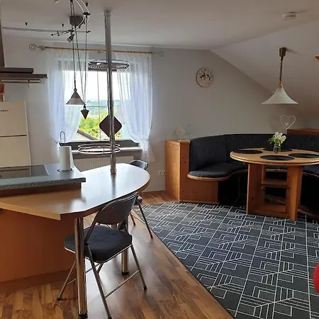 Moderne Dg-Wohnung In Mainleus Exterior photo