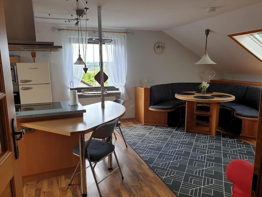 Moderne Dg-wohnung In Apartment Mainleus